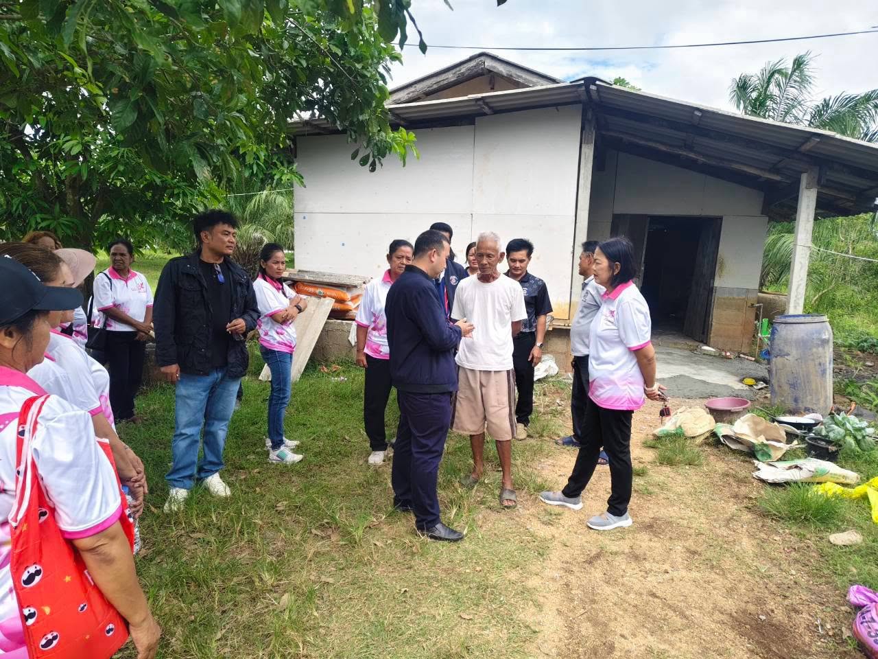 พช.เชียรใหญ่ ลงพื้นที่สำรวจที่อยู่อาศัยครัวเรือนเปราะบาง ตำบลการะเกด ขับเคลื่อนกิจกรรม “ซ่อม สร้าง คุณภาพชีวิต”