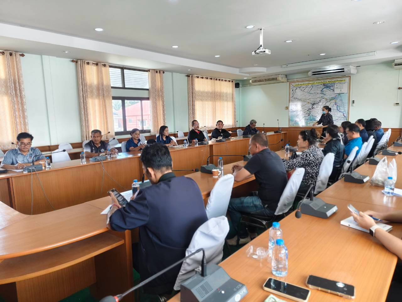 พช.เชียรใหญ่ ประชุมผู้นำ อช. เสริมศักยภาพการทำงานชุมชน คัดเลือกคณะกรรมการชมรมชุดใหม่ พร้อมขับเคลื่อนภารกิจปีงบประมาณ ๒๕๗๐